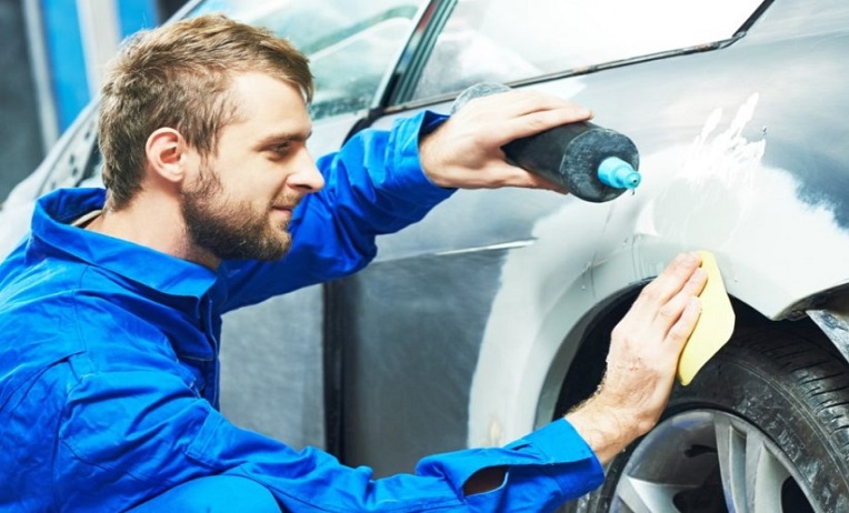 ورشة سمكرة سيارات